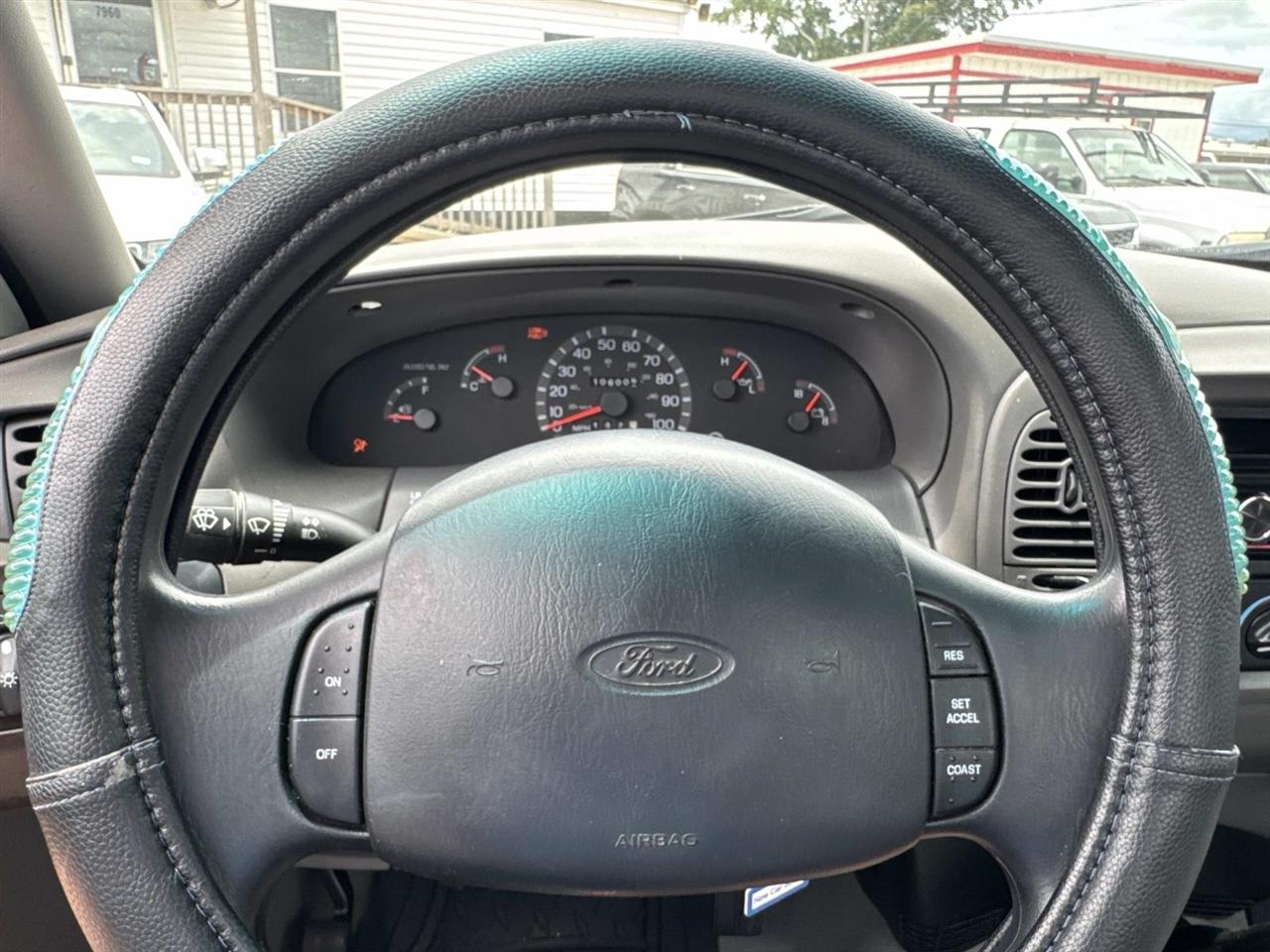 Ford F-150 Reg. Cab Flareside Short Bed 2WD 1997