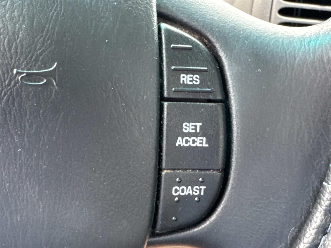 Ford F-150 Reg. Cab Flareside Short Bed 2WD 1997