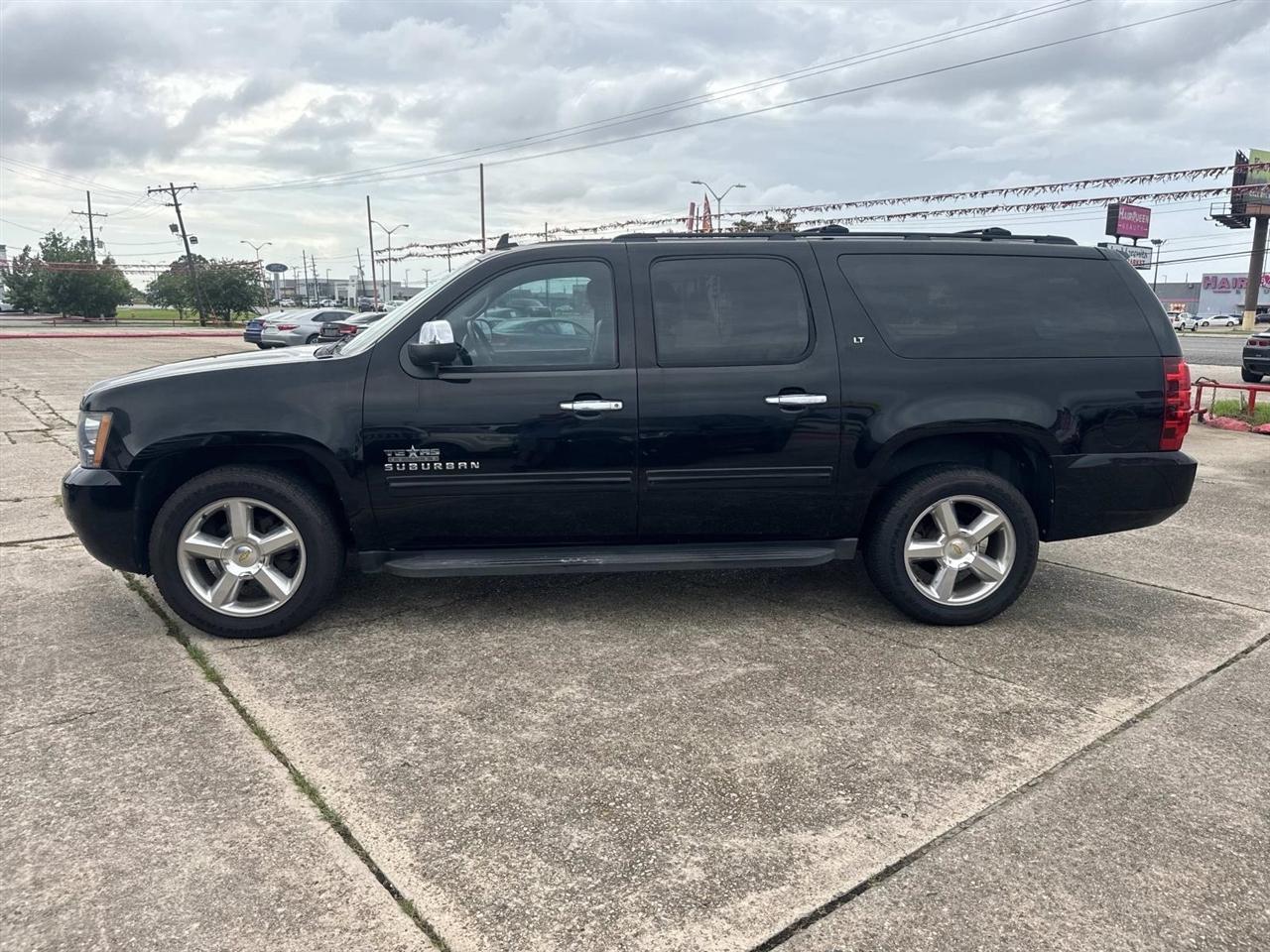 Chevrolet Suburban LT 1500 2WD 2012