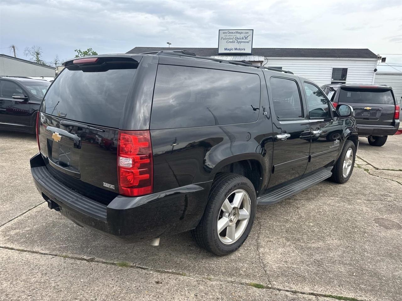 Chevrolet Suburban LT 1500 2WD 2012