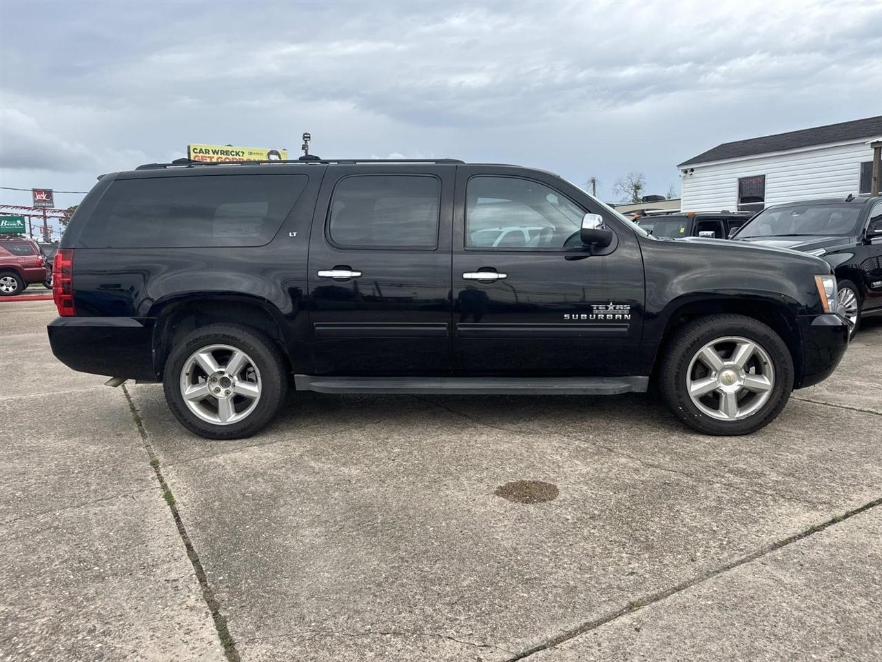 Chevrolet Suburban LT 1500 2WD 2012
