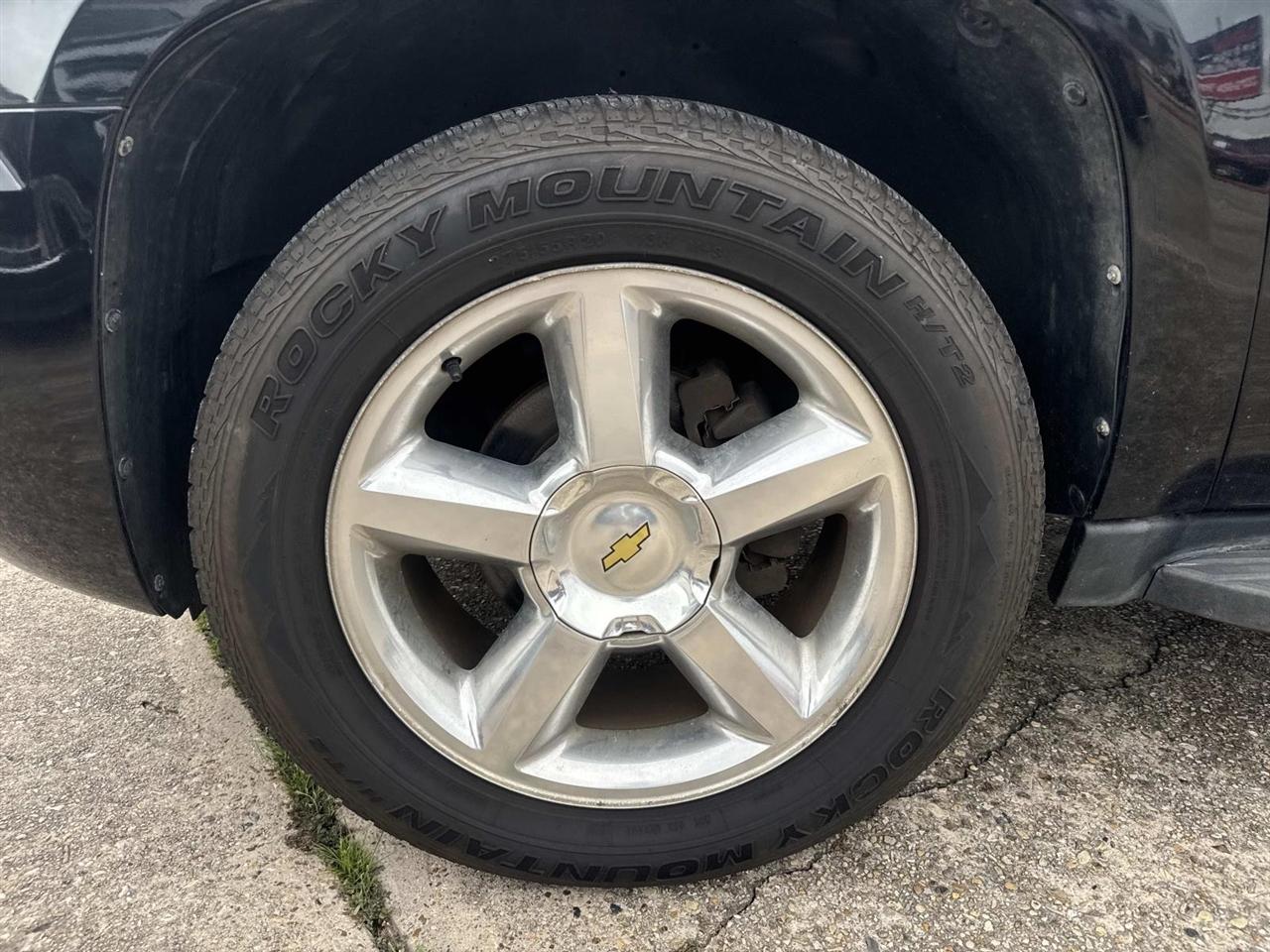 Chevrolet Suburban LT 1500 2WD 2012
