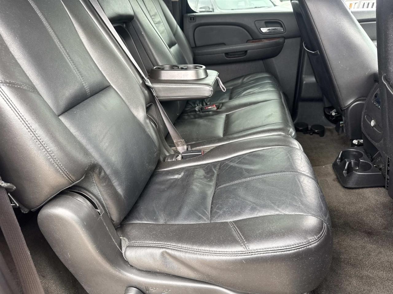 Chevrolet Suburban LT 1500 2WD 2012