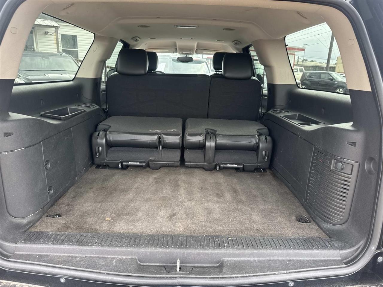 Chevrolet Suburban LT 1500 2WD 2012