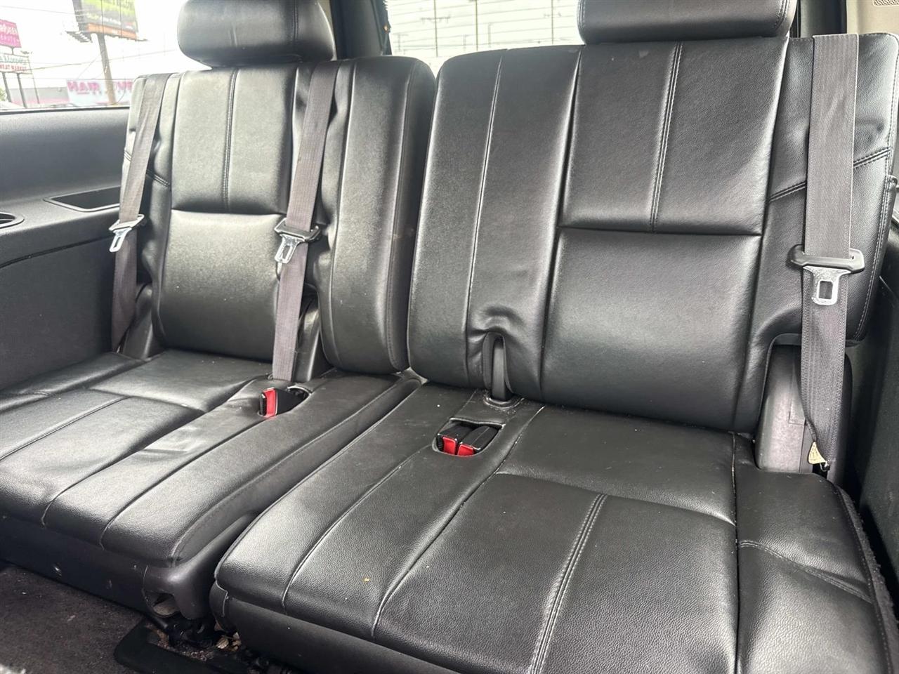 Chevrolet Suburban LT 1500 2WD 2012