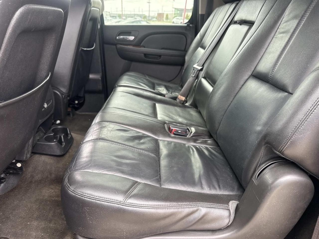 Chevrolet Suburban LT 1500 2WD 2012