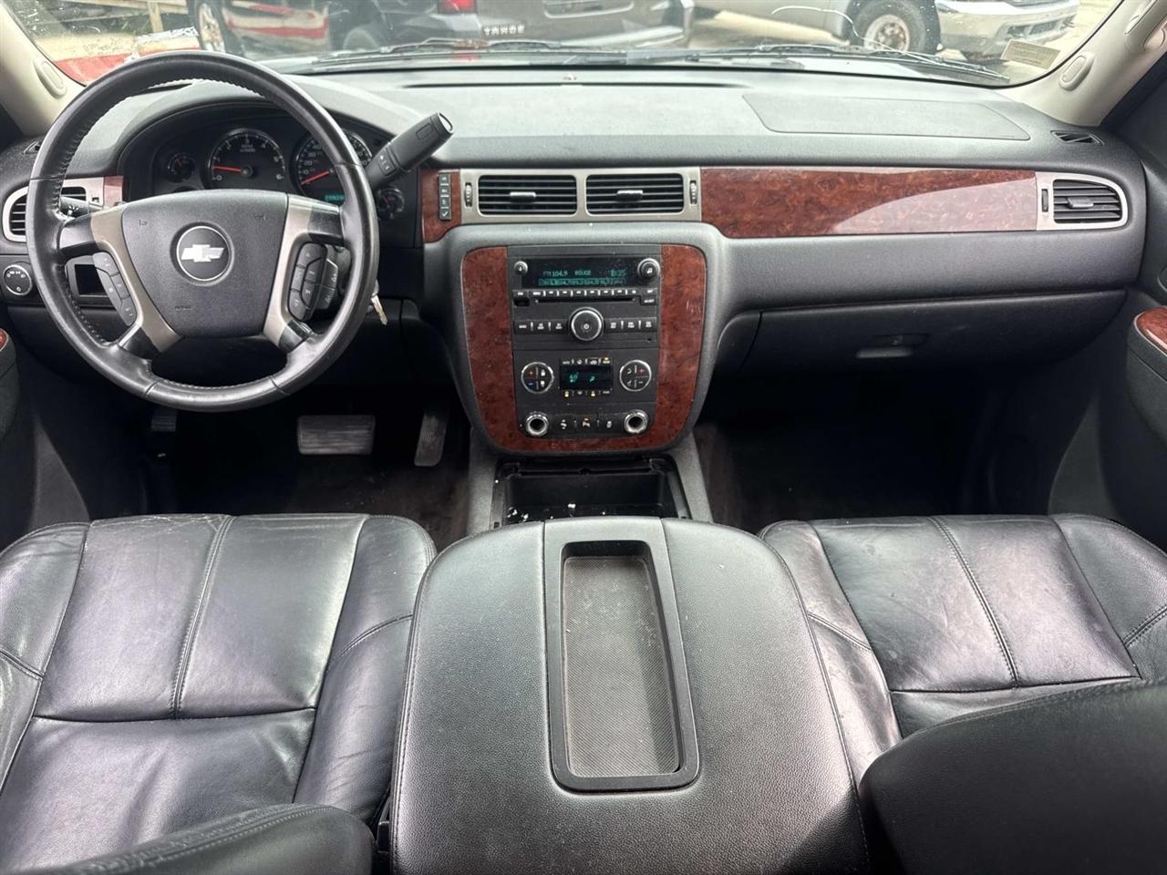 Chevrolet Suburban LT 1500 2WD 2012