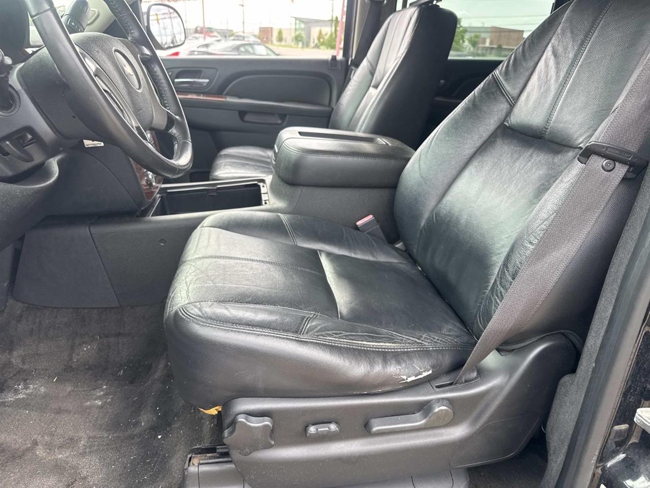 Chevrolet Suburban LT 1500 2WD 2012