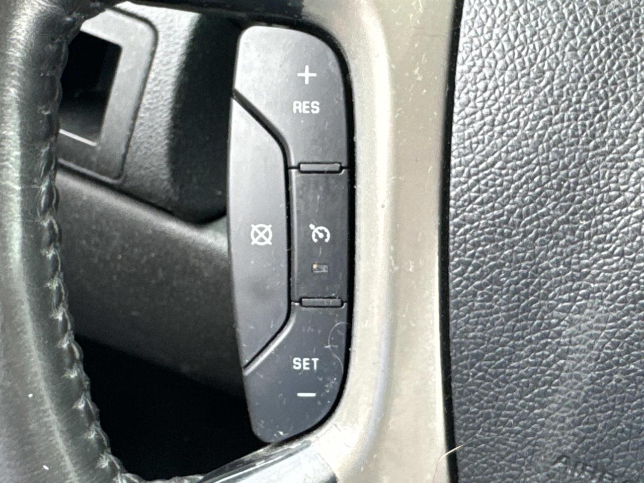 Chevrolet Suburban LT 1500 2WD 2012