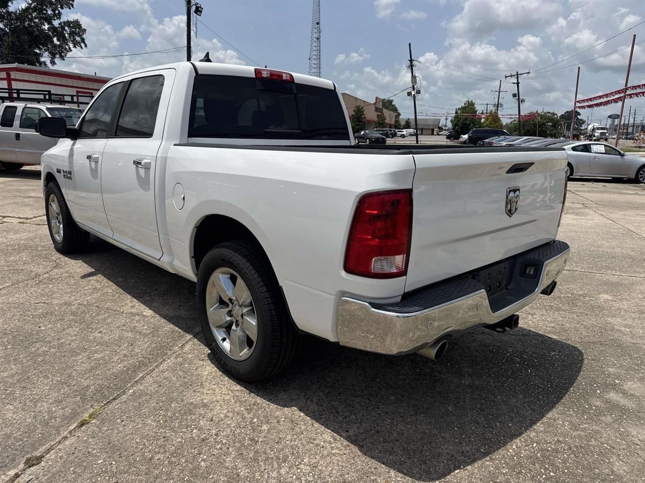 RAM 1500 SLT Crew Cab SWB 2WD 2016