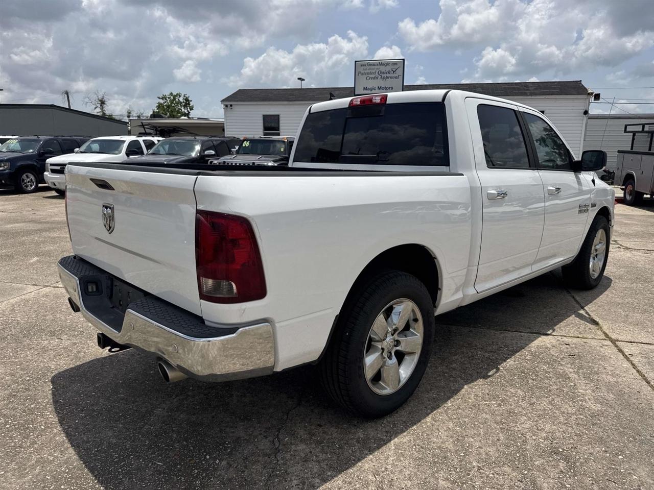 RAM 1500 SLT Crew Cab SWB 2WD 2016