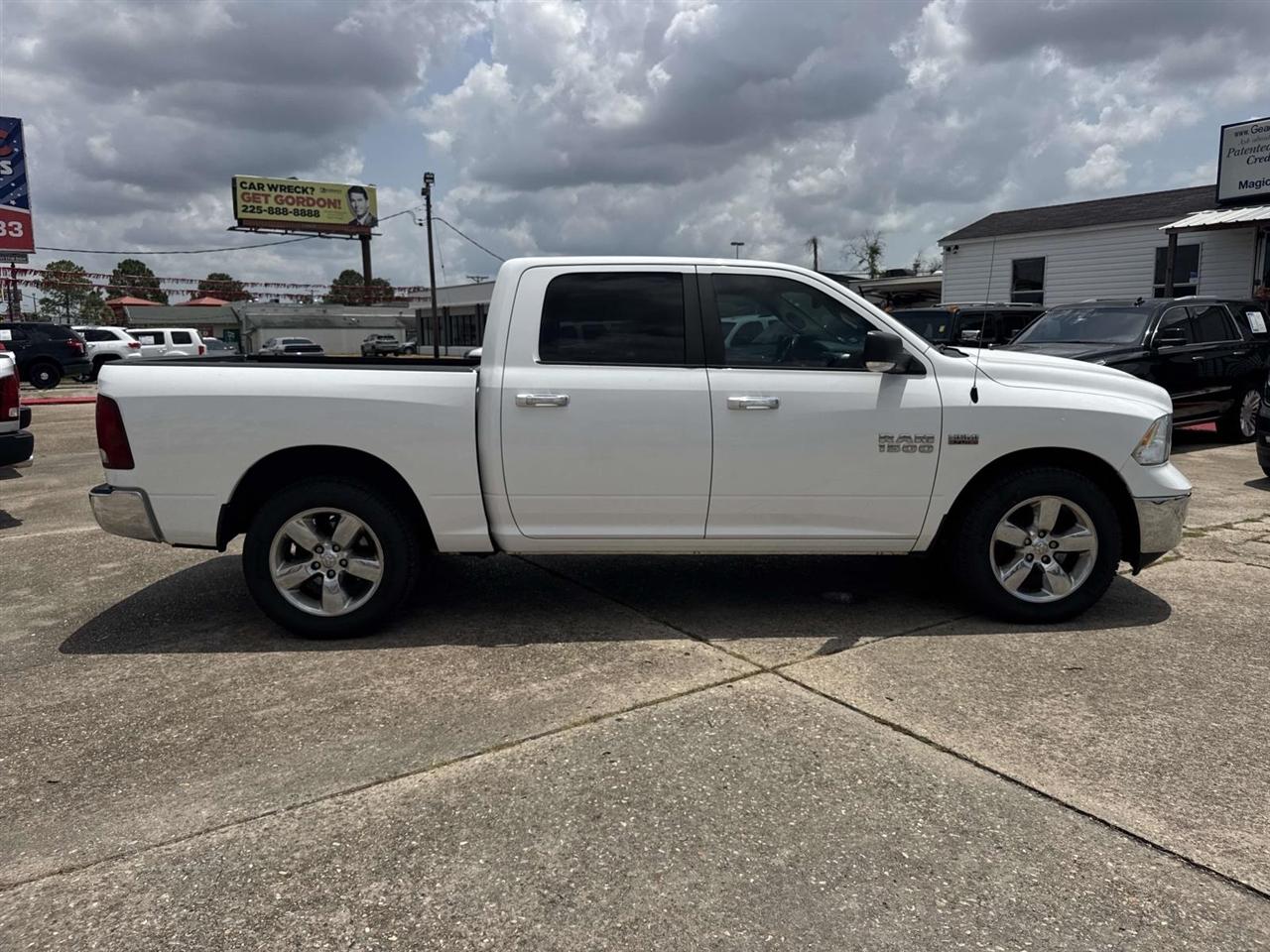 RAM 1500 SLT Crew Cab SWB 2WD 2016