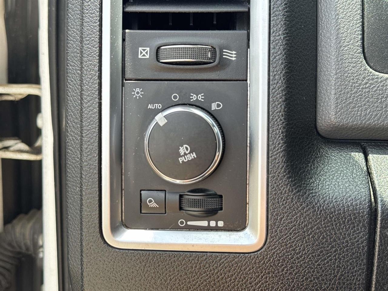 RAM 1500 SLT Crew Cab SWB 2WD 2016