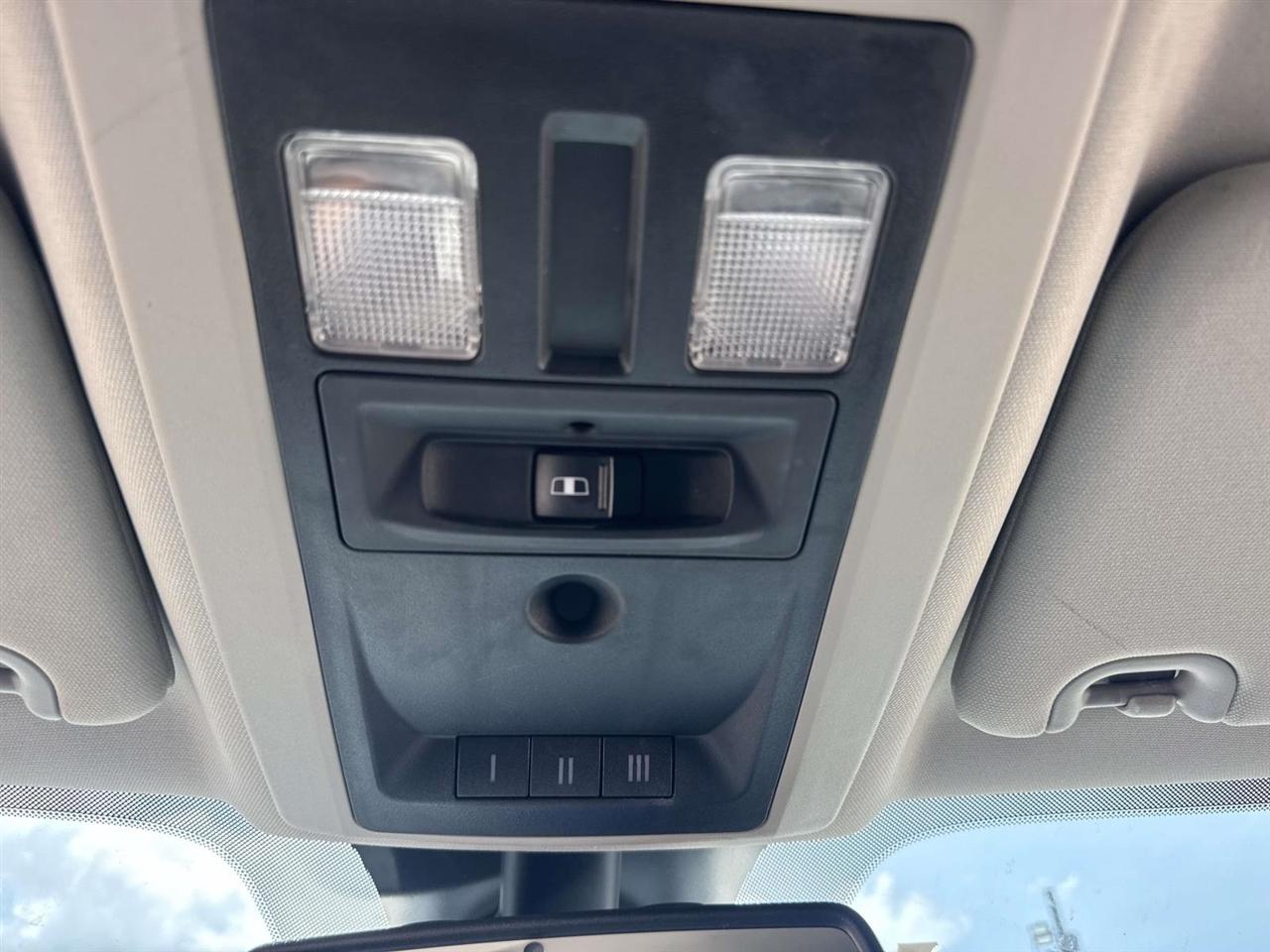 RAM 1500 SLT Crew Cab SWB 2WD 2016