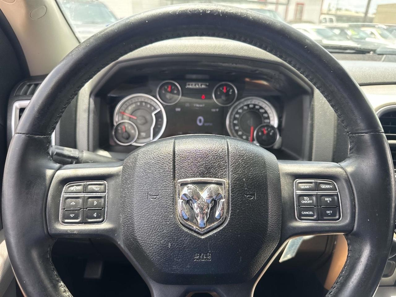 RAM 1500 SLT Crew Cab SWB 2WD 2016