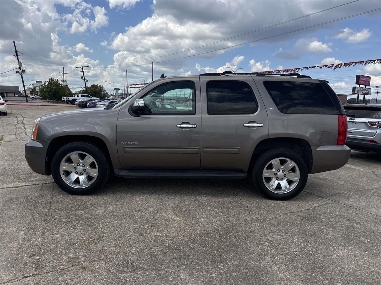 GMC Yukon SLT 2WD 2013