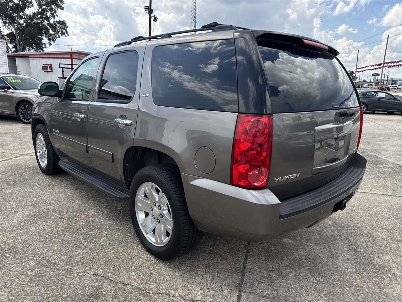 GMC Yukon SLT 2WD 2013