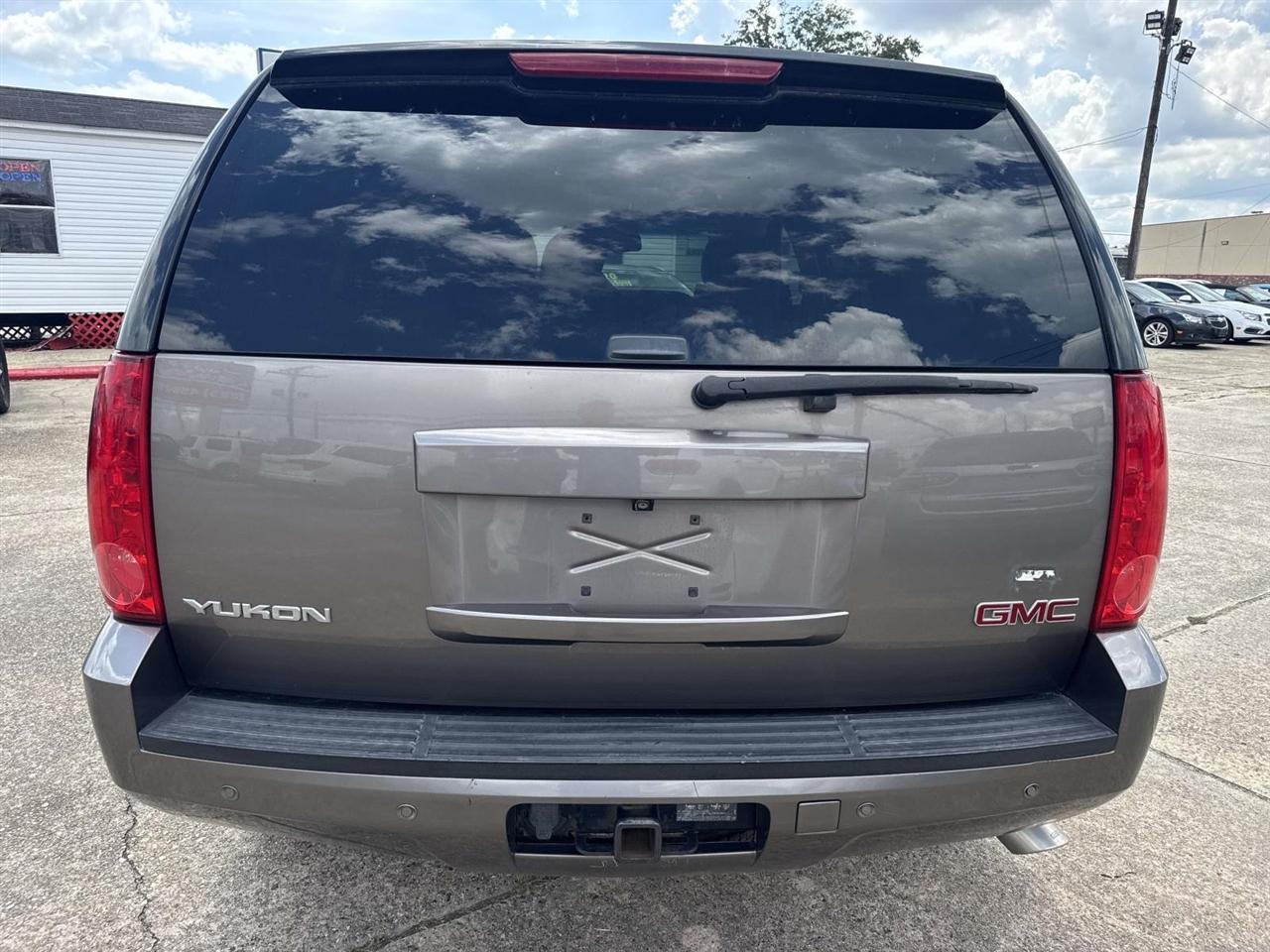 GMC Yukon SLT 2WD 2013