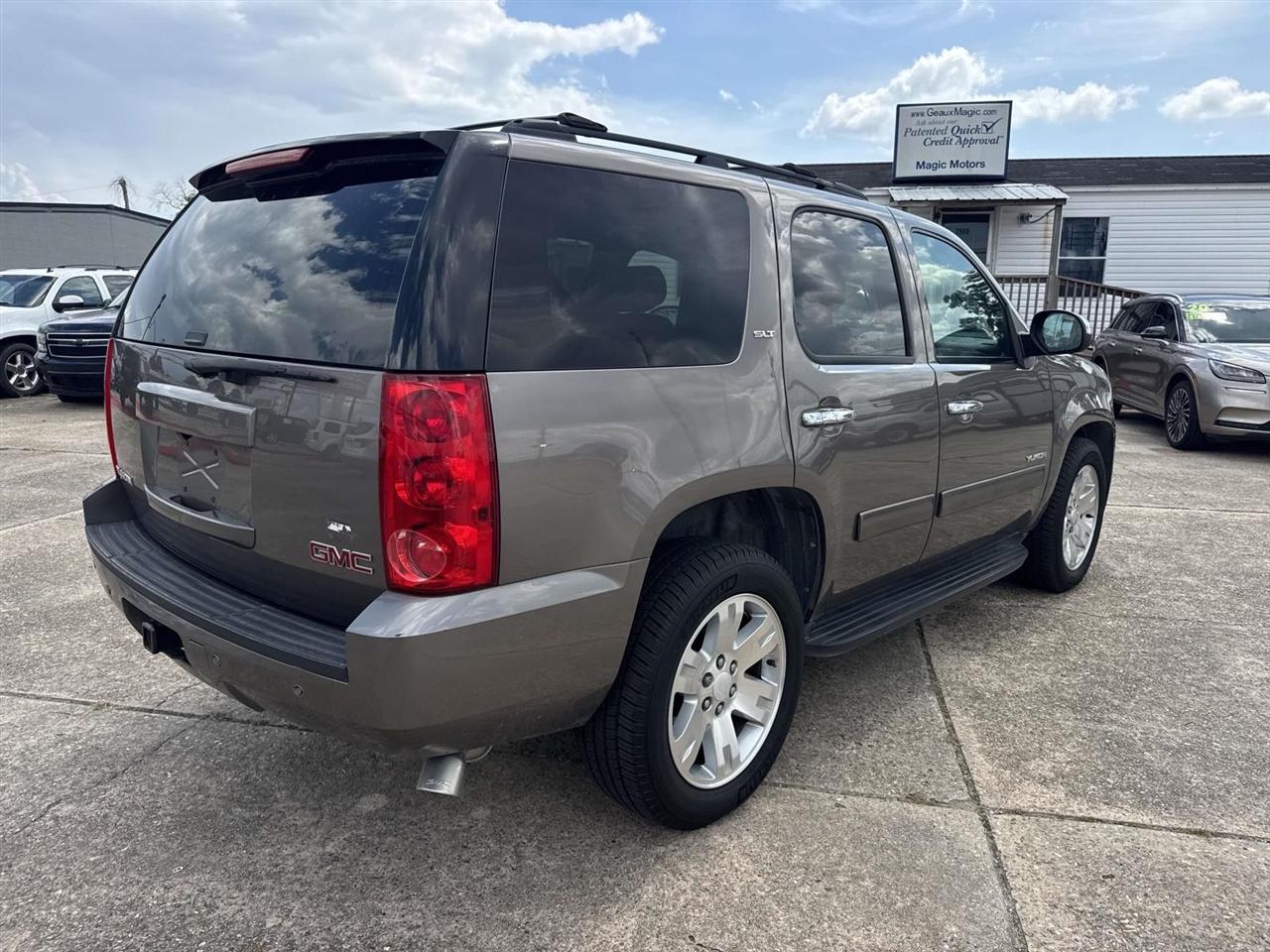 GMC Yukon SLT 2WD 2013