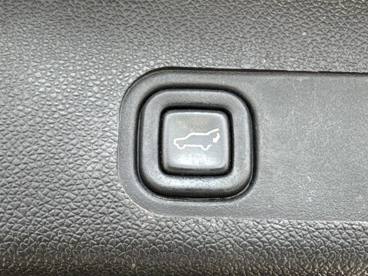 GMC Yukon SLT 2WD 2013