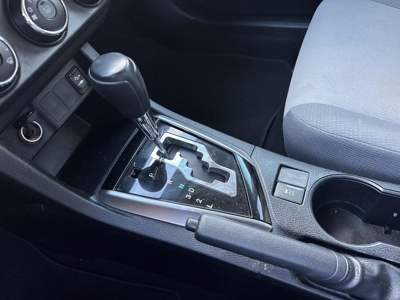 Toyota Corolla L 4-Speed AT 2014