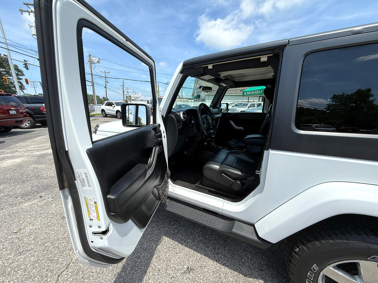 Jeep Wrangler 4WD 2dr Sahara 2012