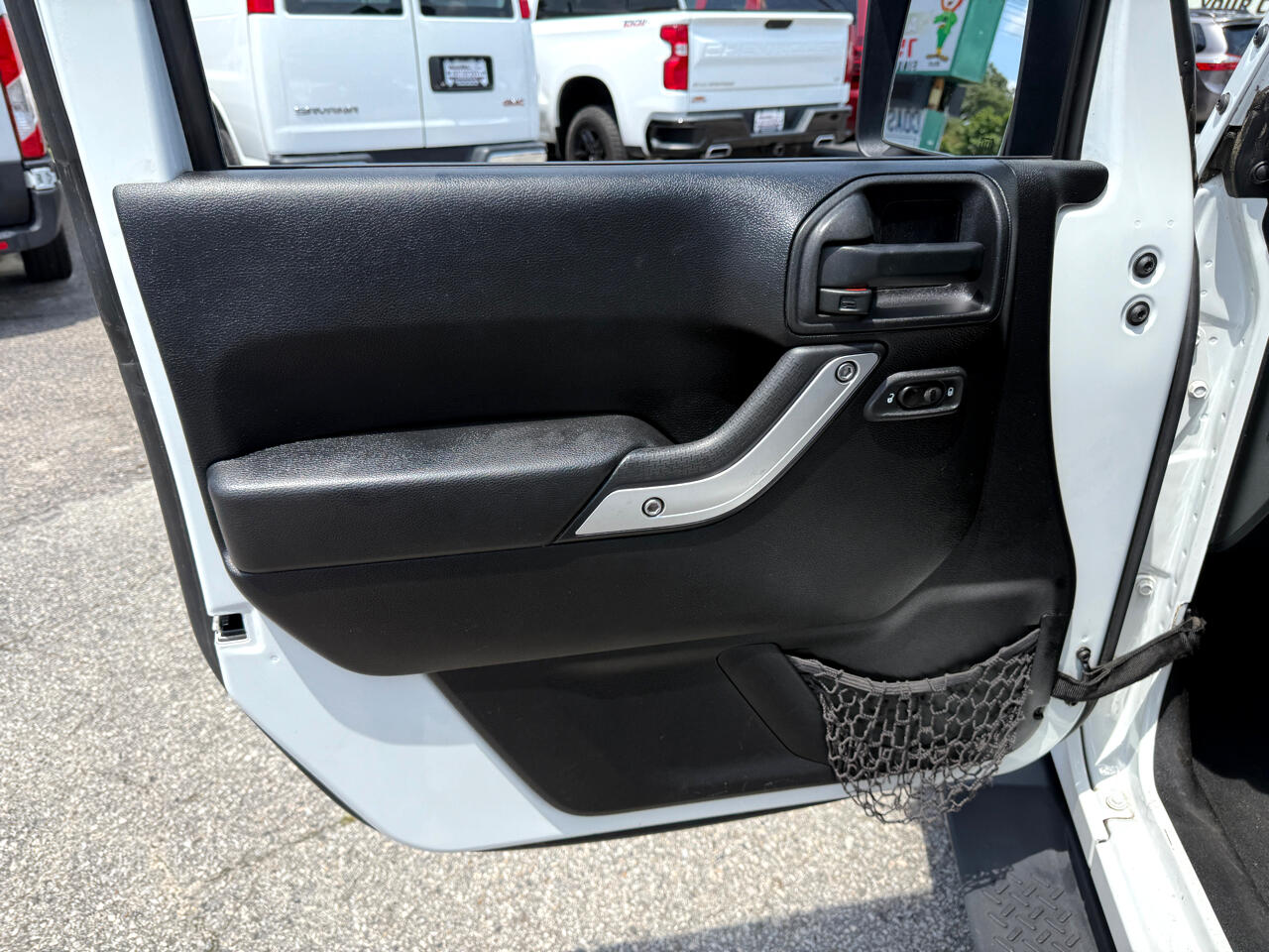 Jeep Wrangler 4WD 2dr Sahara 2012