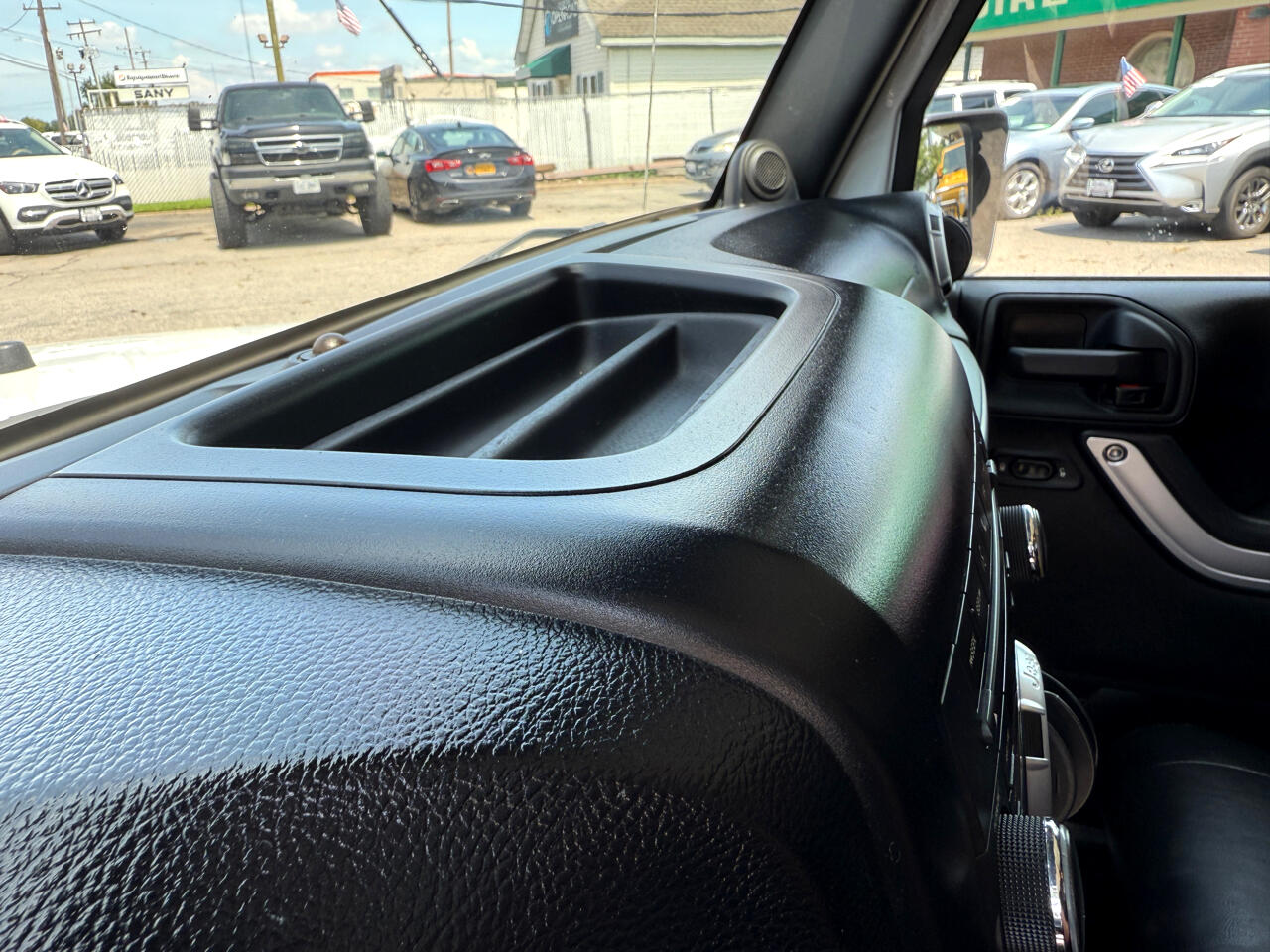 Jeep Wrangler 4WD 2dr Sahara 2012