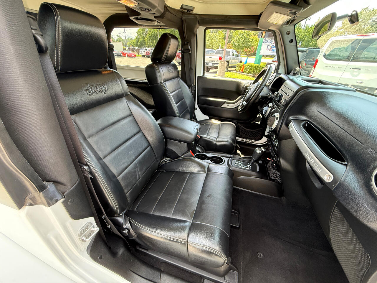 Jeep Wrangler 4WD 2dr Sahara 2012