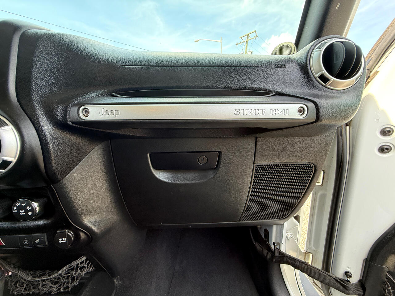 Jeep Wrangler 4WD 2dr Sahara 2012