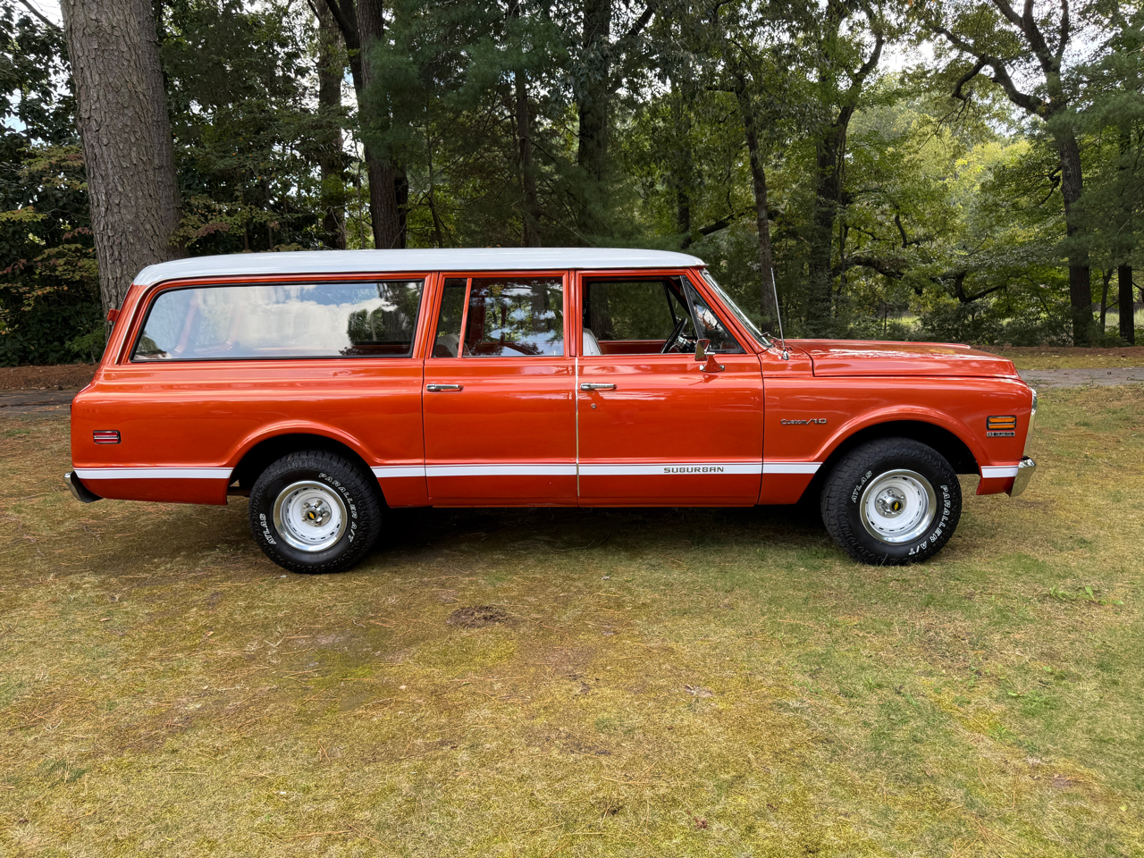 Chevrolet Suburban  1972