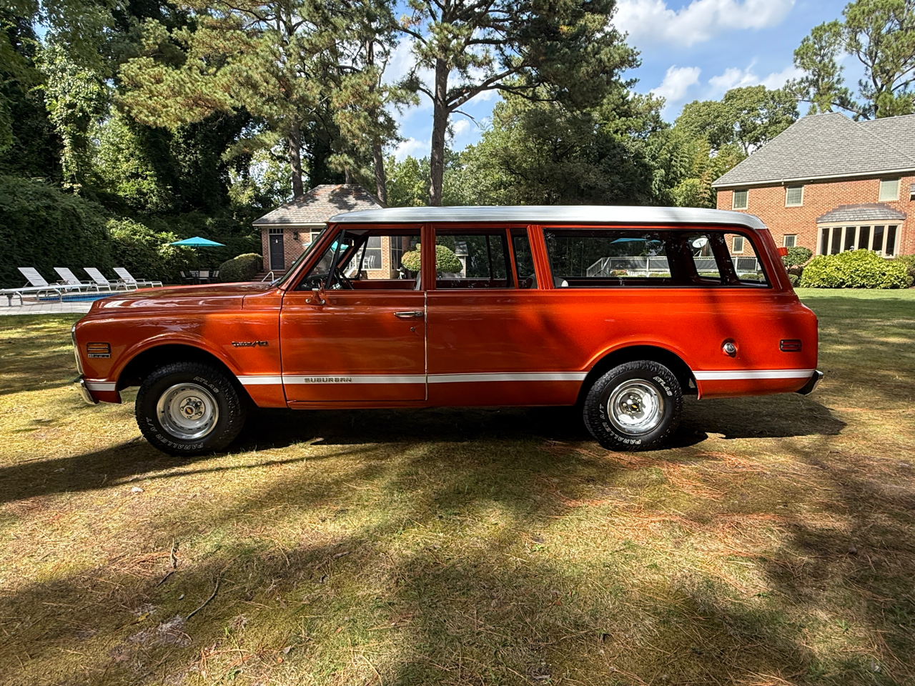 Chevrolet Suburban  1972