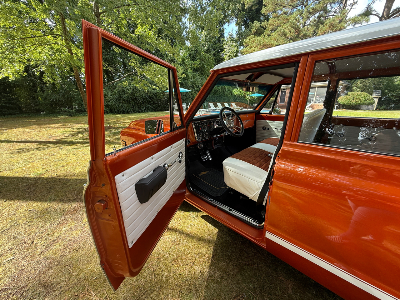 Chevrolet Suburban  1972