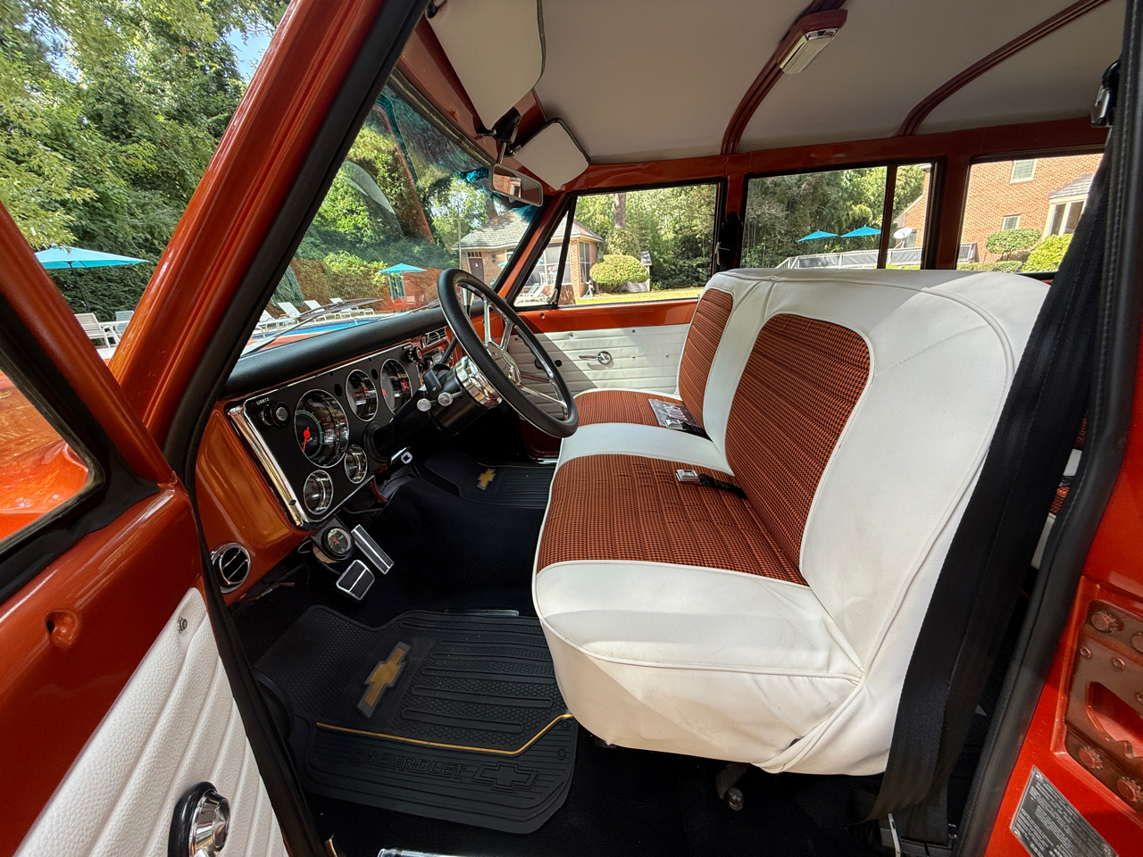 Chevrolet Suburban  1972