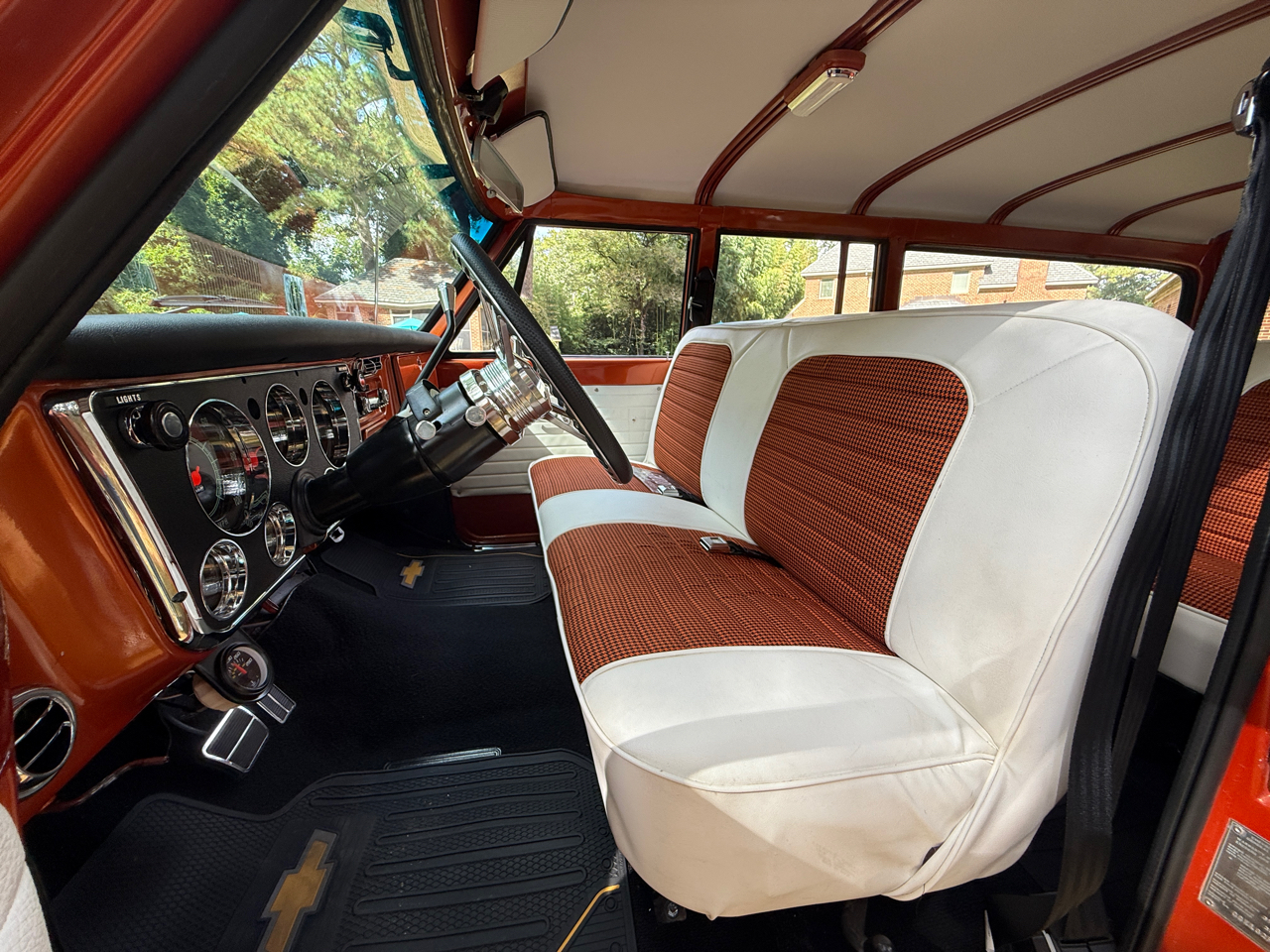 Chevrolet Suburban  1972