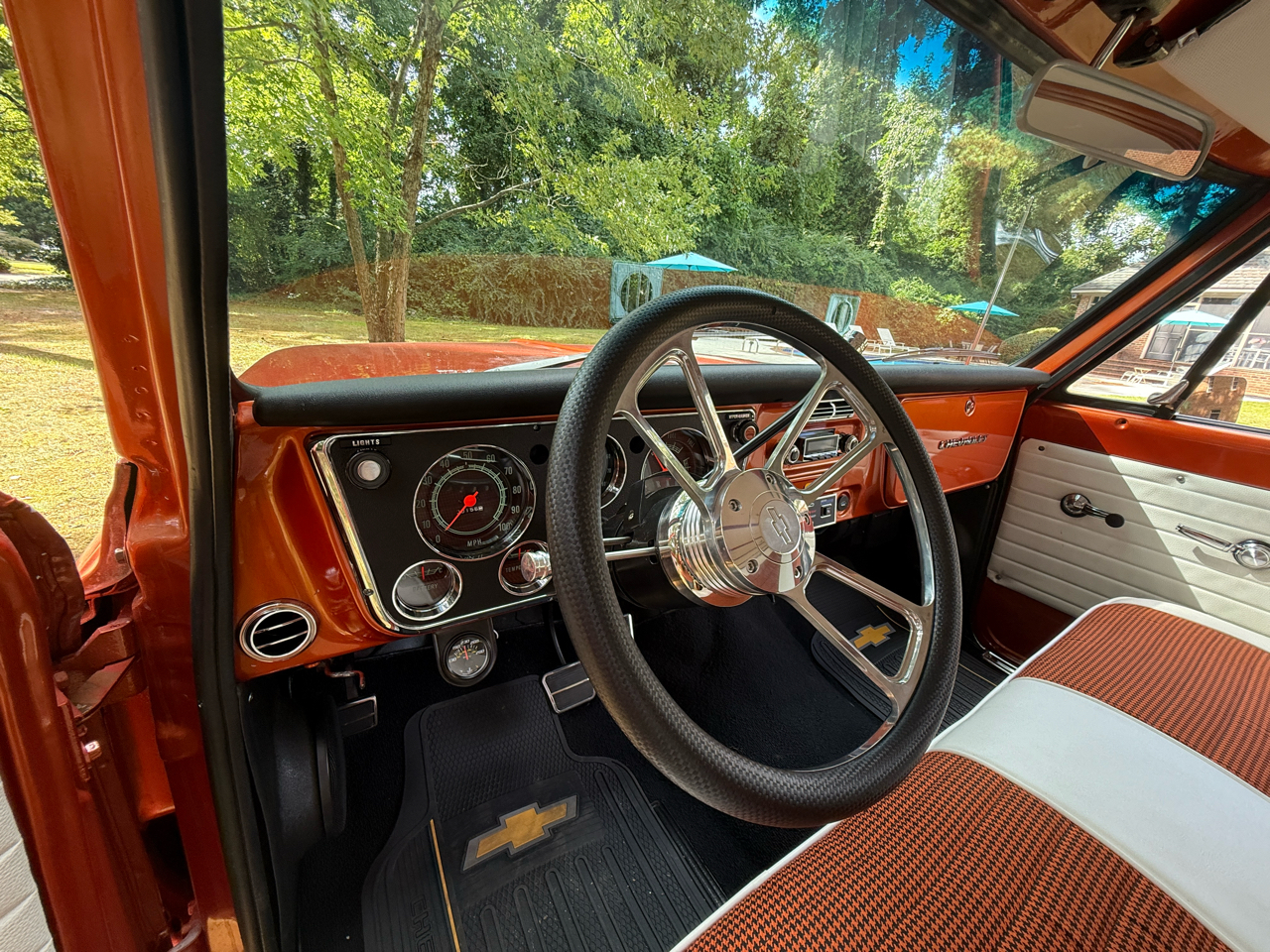 Chevrolet Suburban  1972