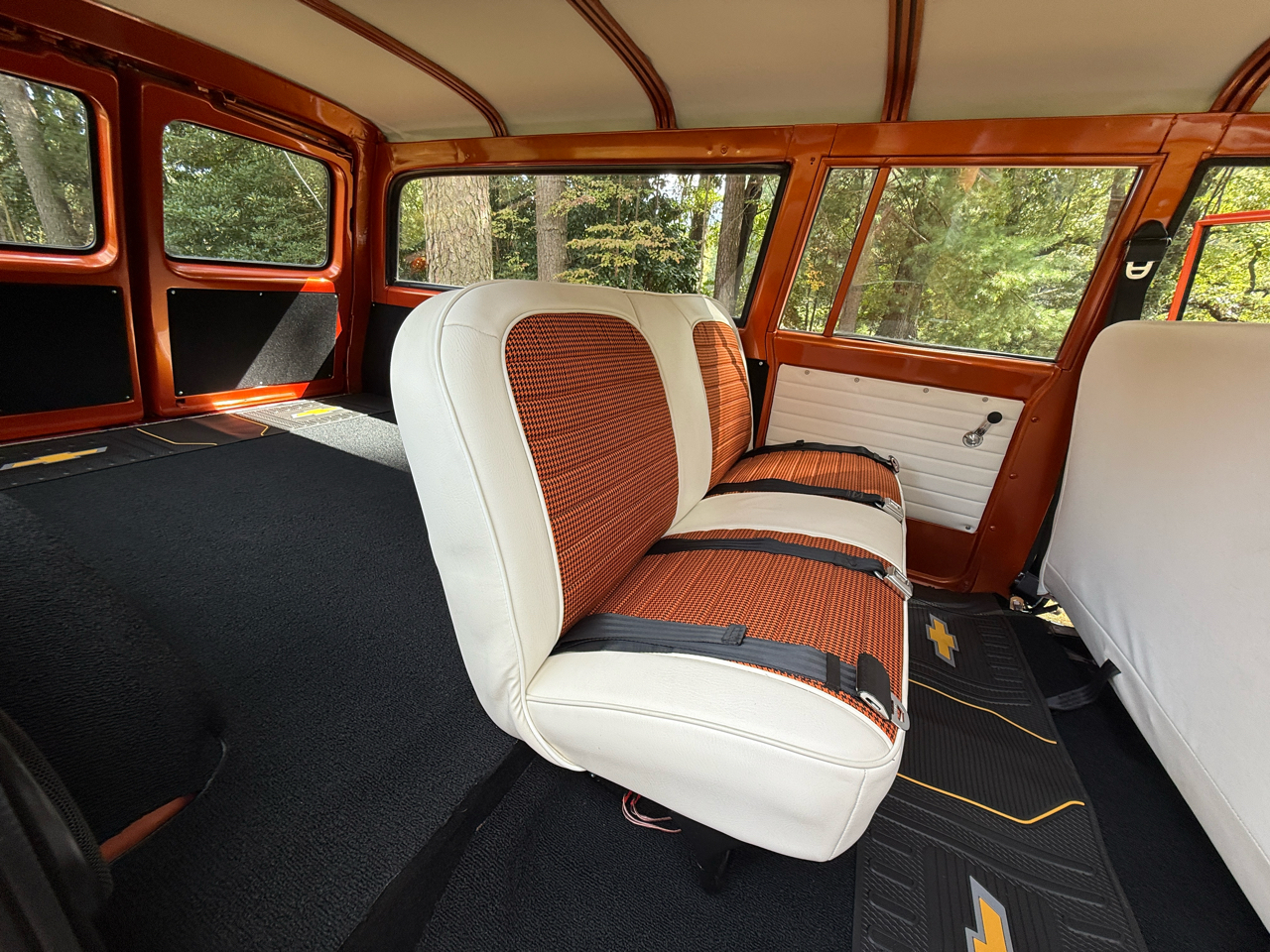 Chevrolet Suburban  1972