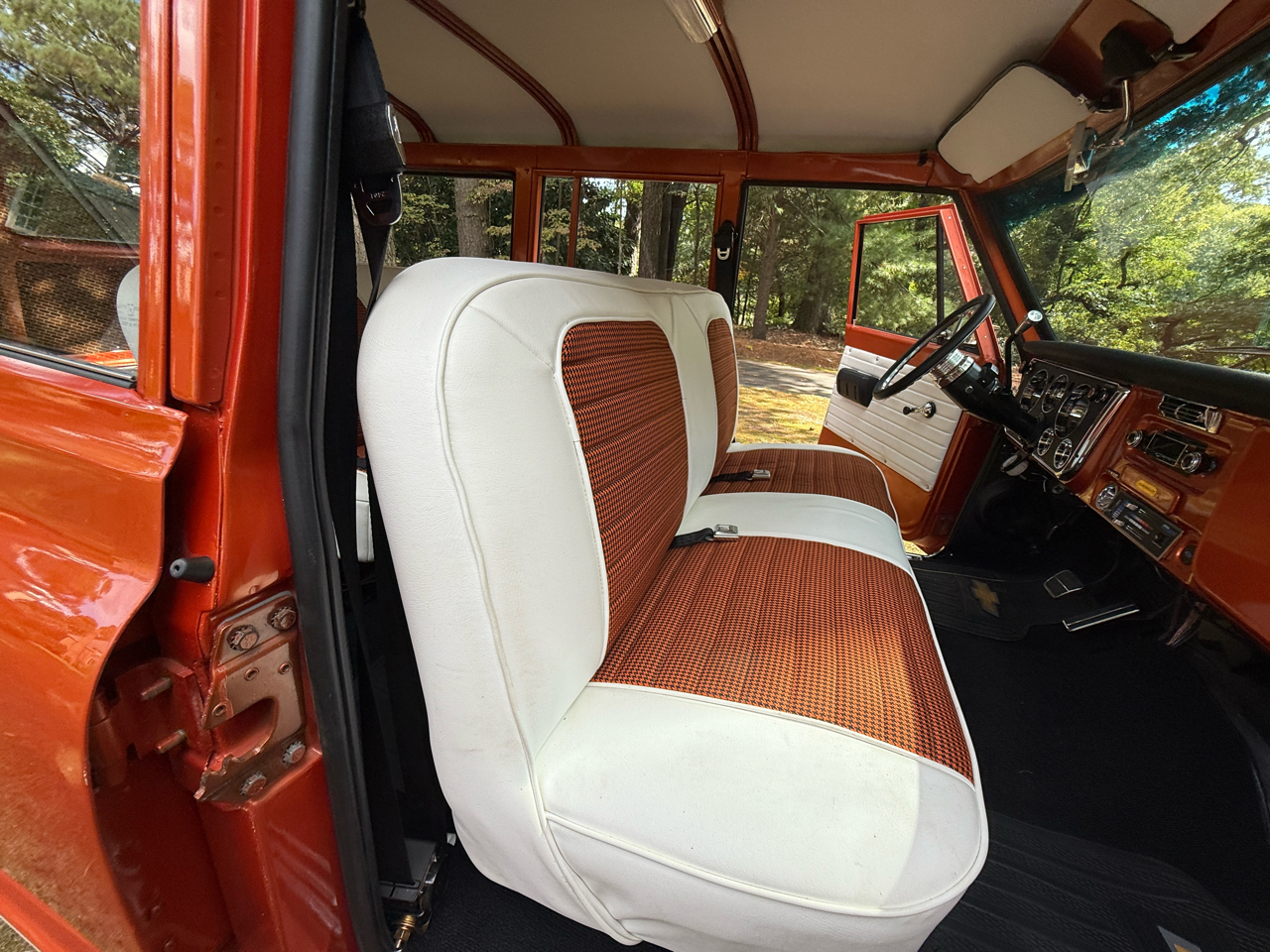 Chevrolet Suburban  1972