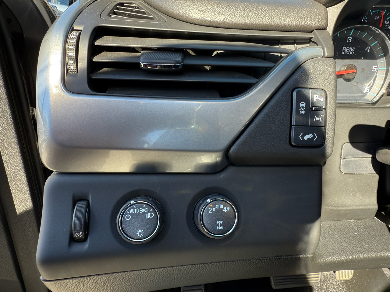 Chevrolet Tahoe 4WD 4dr LT 2019