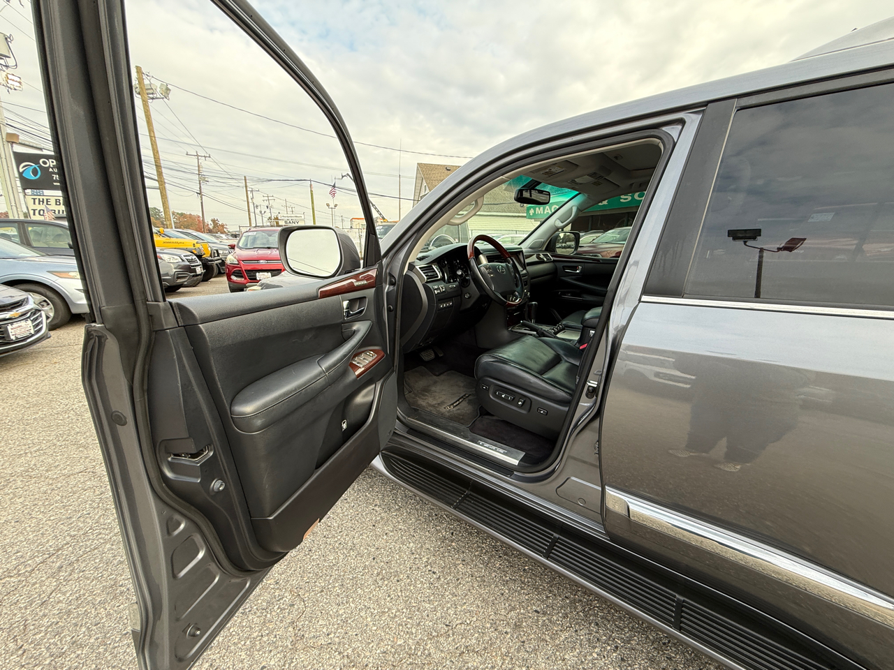 Lexus LX 570 4WD 4dr 2013