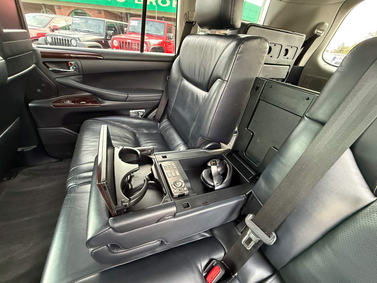 Lexus LX 570 4WD 4dr 2013