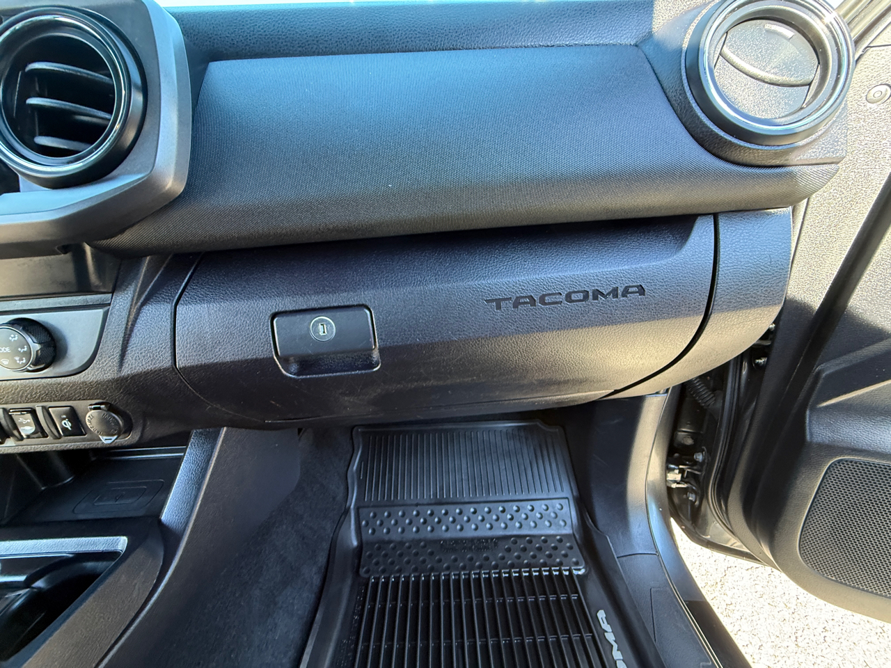 Toyota Tacoma 4WD TRD Sport Double Cab 5' Bed V6 AT (Natl) 2019