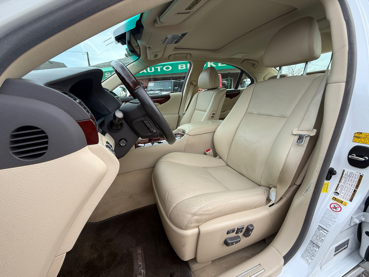 Lexus LS 460 Luxury Sedan AWD 2012