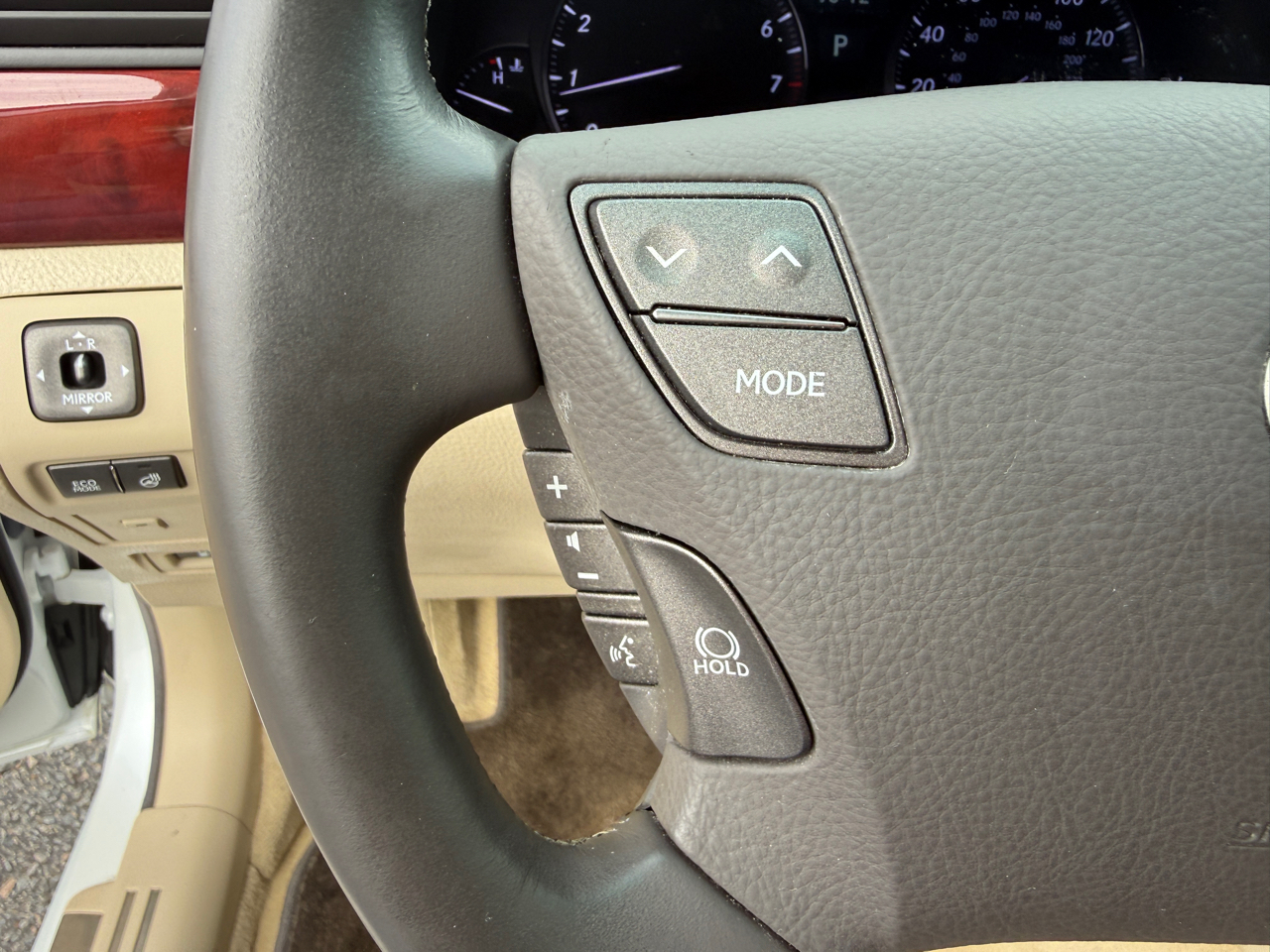 Lexus LS 460 Luxury Sedan AWD 2012