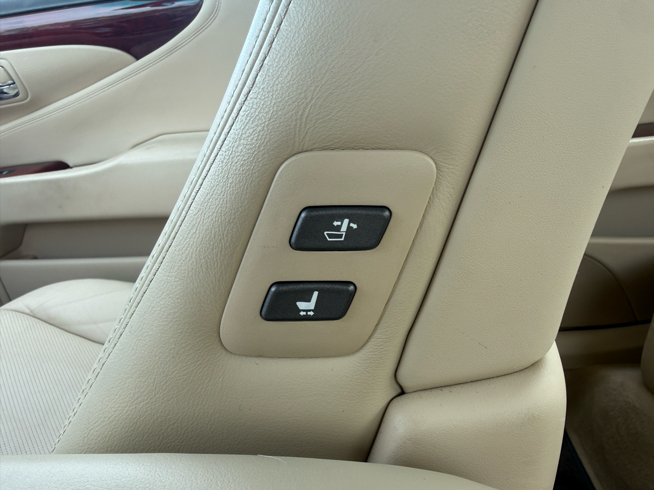 Lexus LS 460 Luxury Sedan AWD 2012