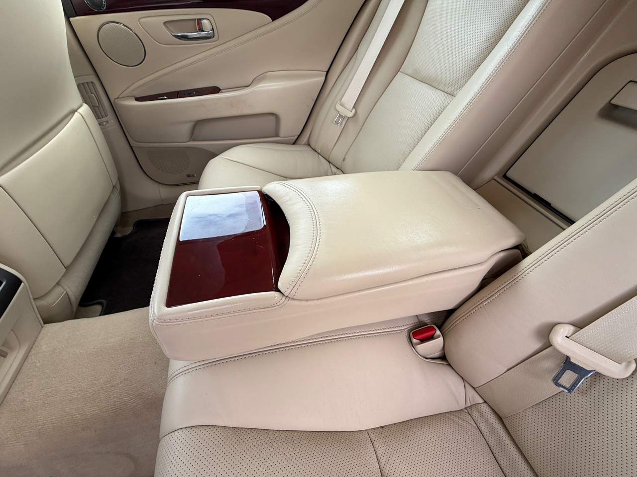 Lexus LS 460 Luxury Sedan AWD 2012