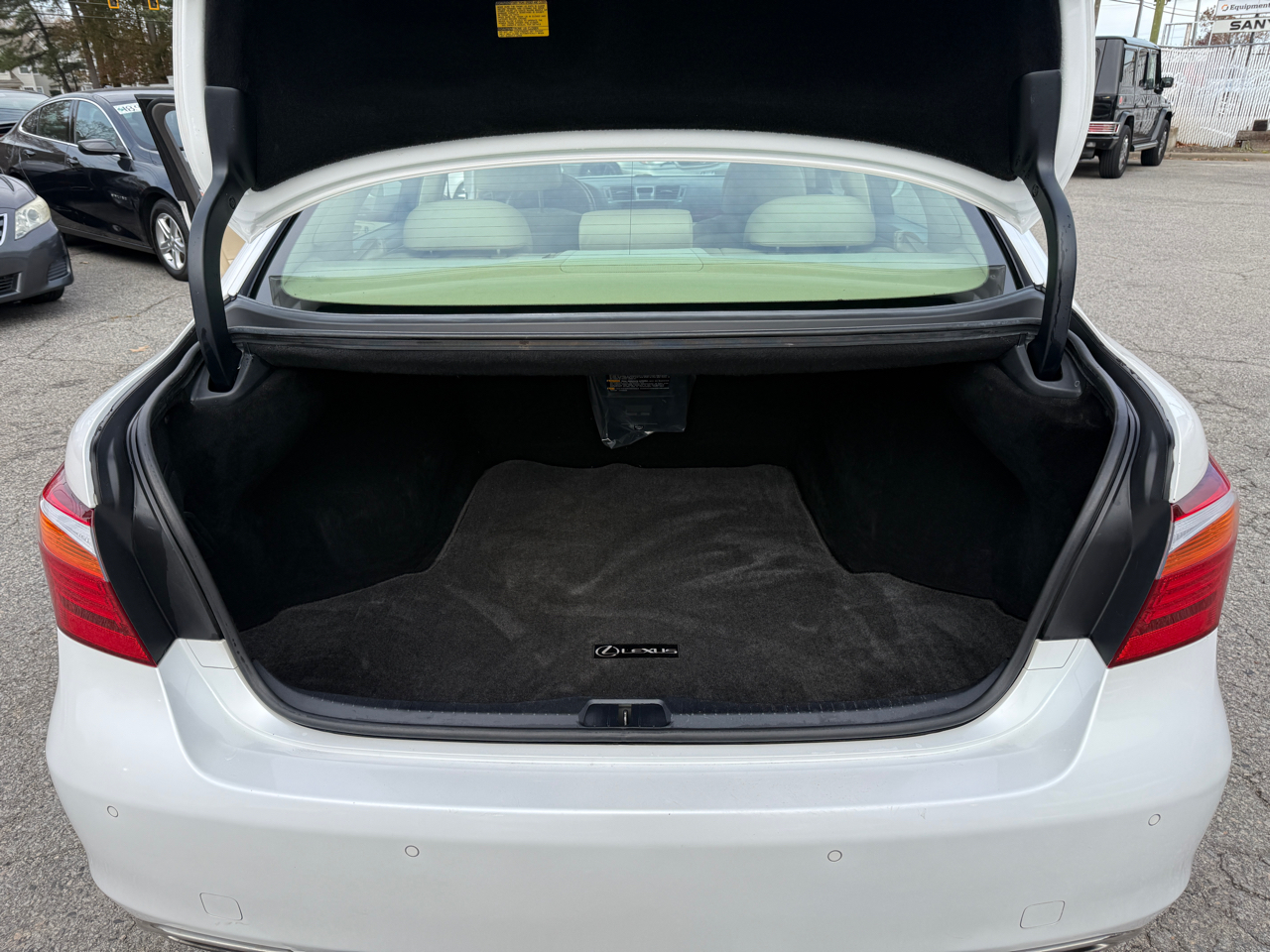 Lexus LS 460 Luxury Sedan AWD 2012