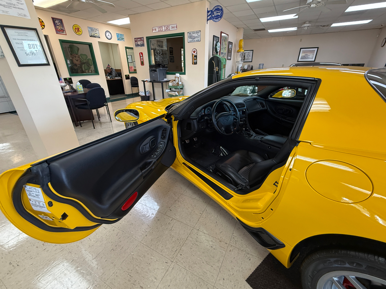 Chevrolet Corvette 2dr Z06 Hardtop 2003