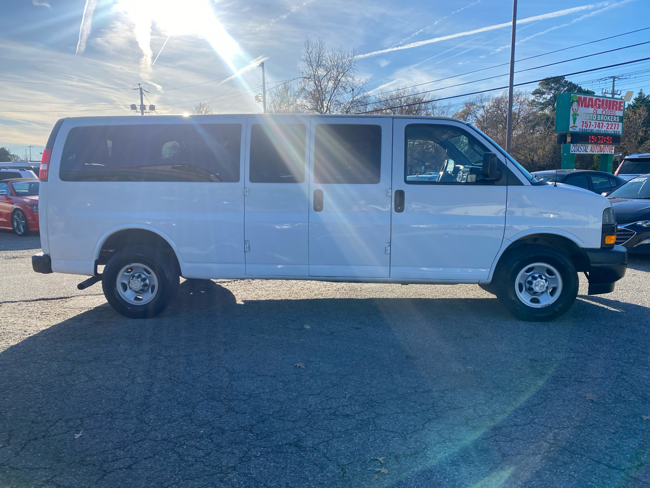 Chevrolet Express Passenger RWD 3500 155" LS 2019