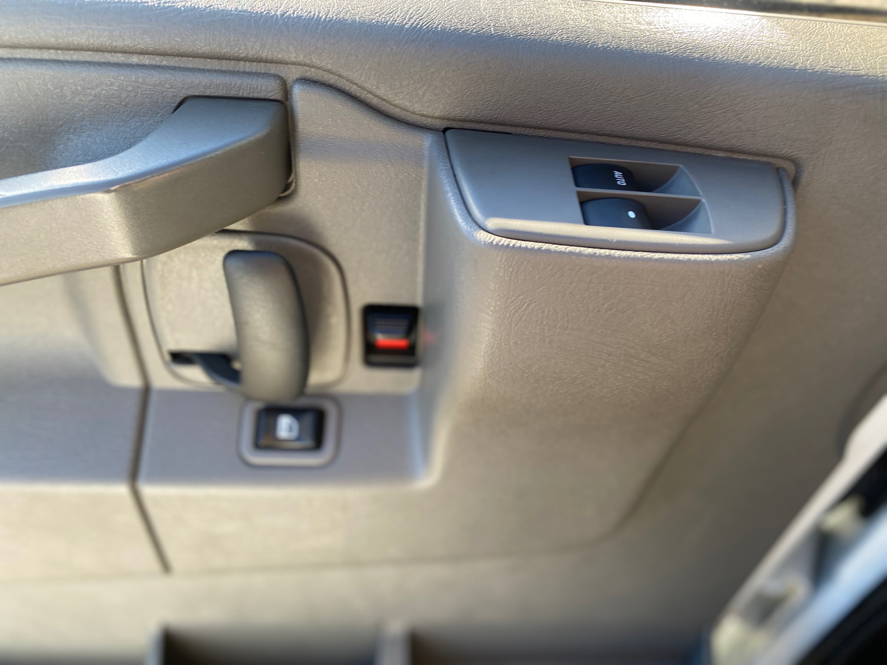 Chevrolet Express Passenger RWD 3500 155" LS 2019